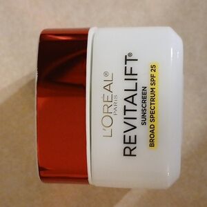 RevitaLiftANTI-WRINKLE + FIRMING MOISTURIZER 1.7 Oz